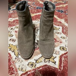 Steve Madden taupe ankle booties
